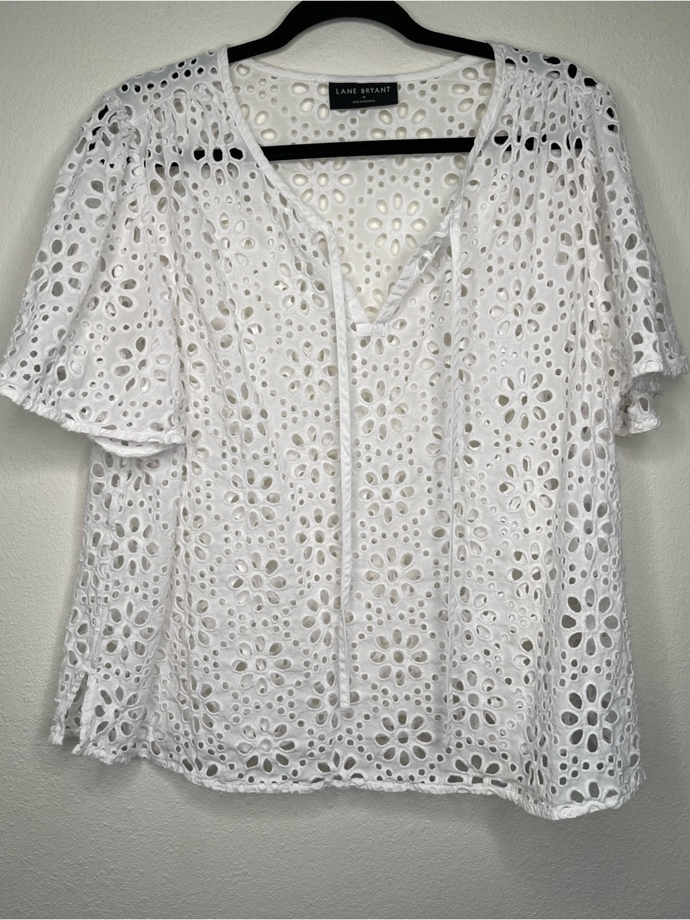 Lane Bryant Womens White Eyelet Sheer V-Neck Flutter Short Sleeve Top Size 18